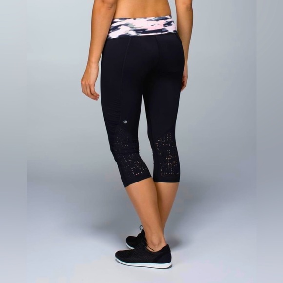 Lululemon- Water Bound Crop- Black/Wamo Camo, Barely Pink/Bleached Coral- Size 4 - Picture 2 of 5